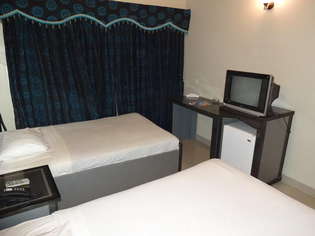 Hotel Sky Towers Karachi Ngoại thất bức ảnh