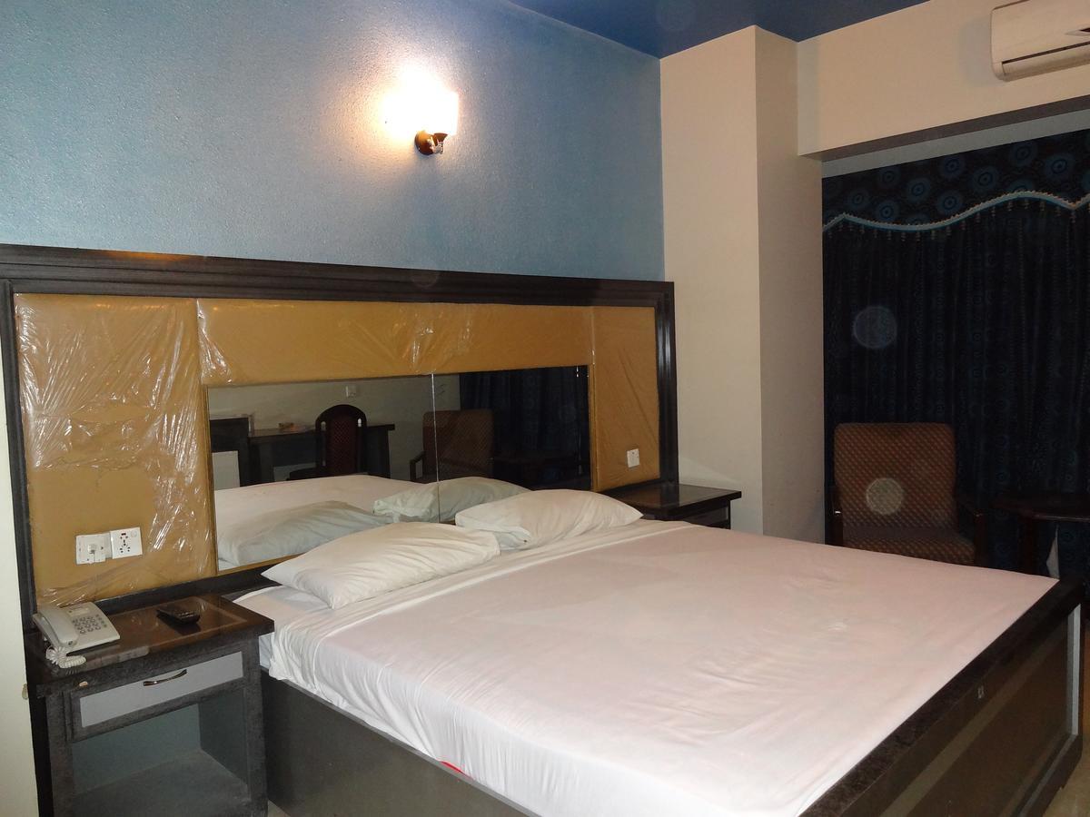 Hotel Sky Towers Karachi Ngoại thất bức ảnh