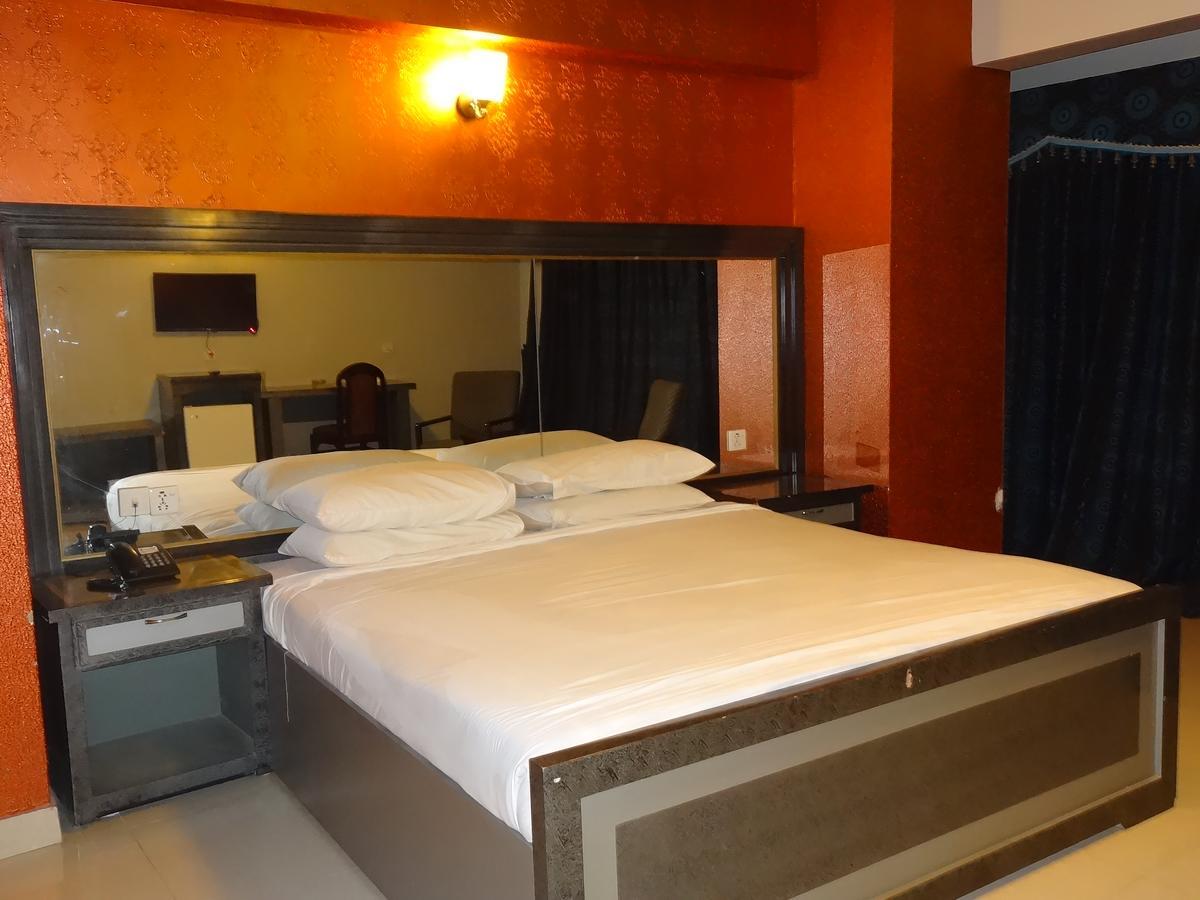 Hotel Sky Towers Karachi Ngoại thất bức ảnh