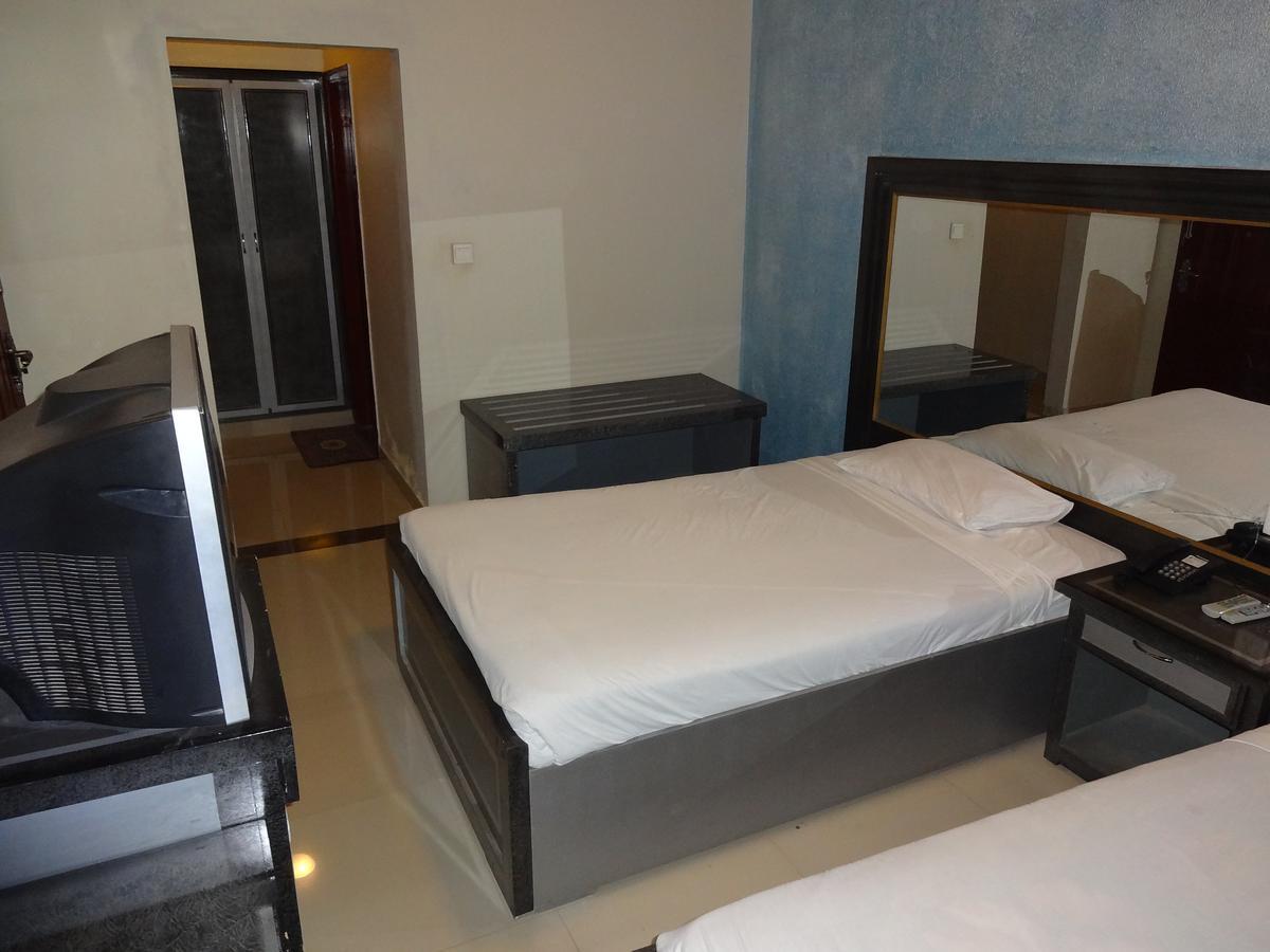 Hotel Sky Towers Karachi Ngoại thất bức ảnh