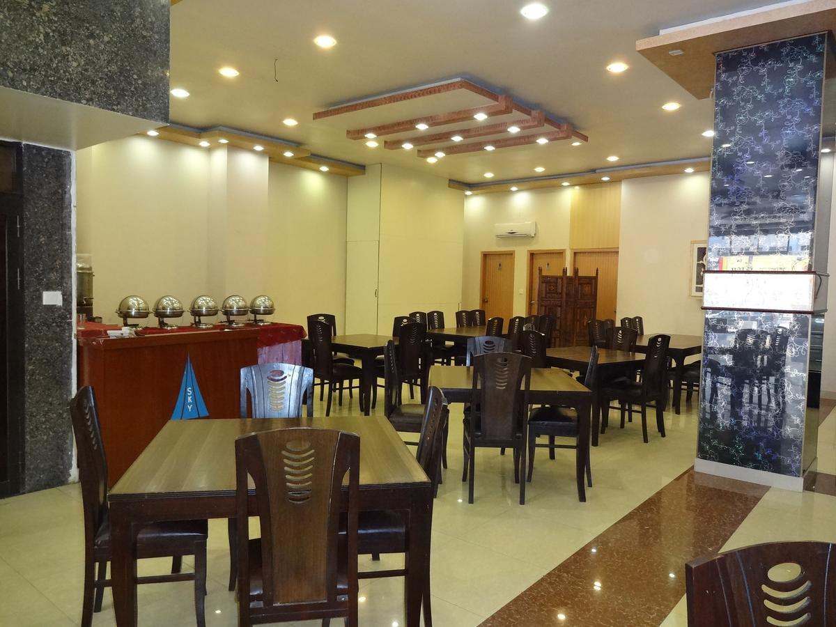 Hotel Sky Towers Karachi Ngoại thất bức ảnh