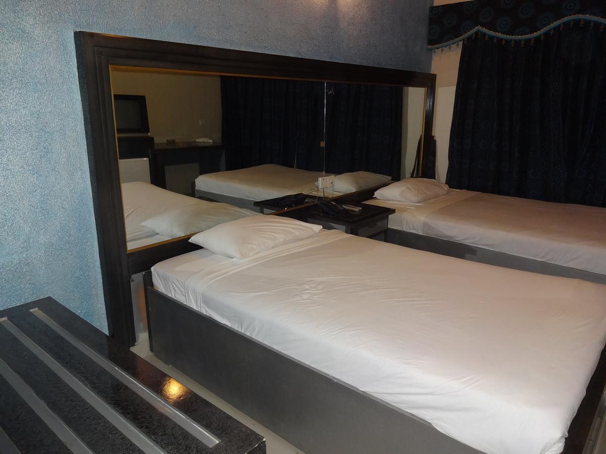 Hotel Sky Towers Karachi Ngoại thất bức ảnh