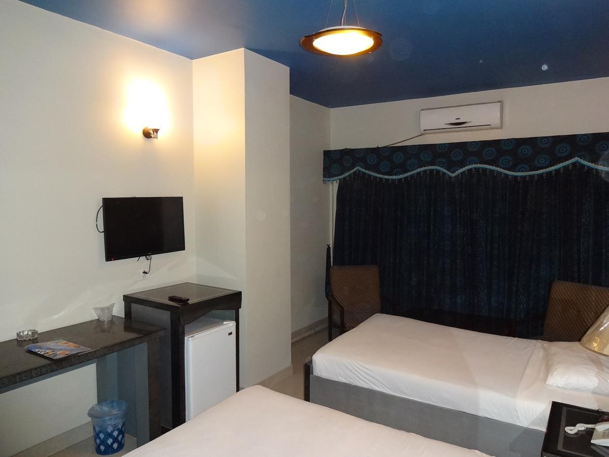 Hotel Sky Towers Karachi Ngoại thất bức ảnh